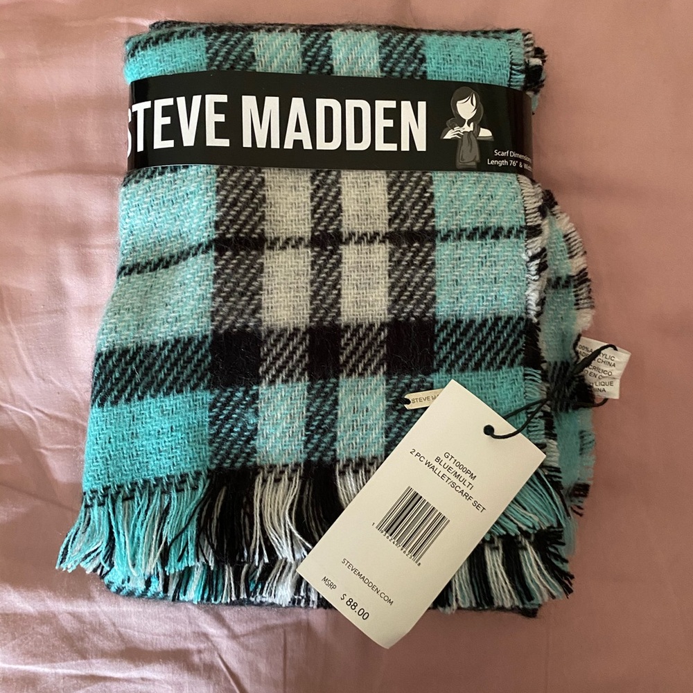 Steve Madden scarf
